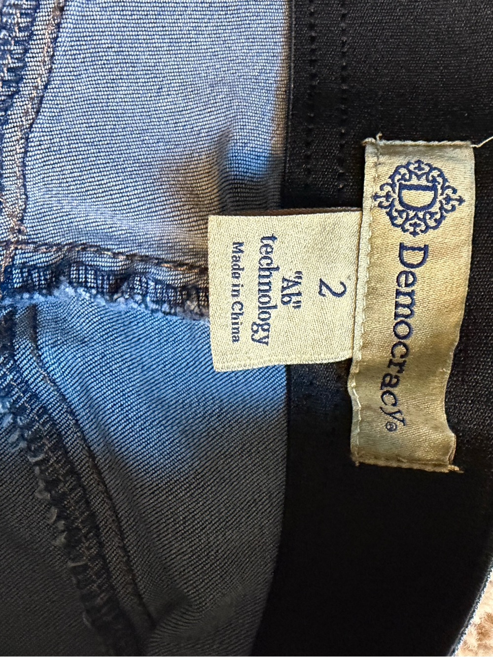 Democracy Ab Technology Distressed Blue Cropped Jeans with Frayed Hem Sz 2 - Picture 10 of 11